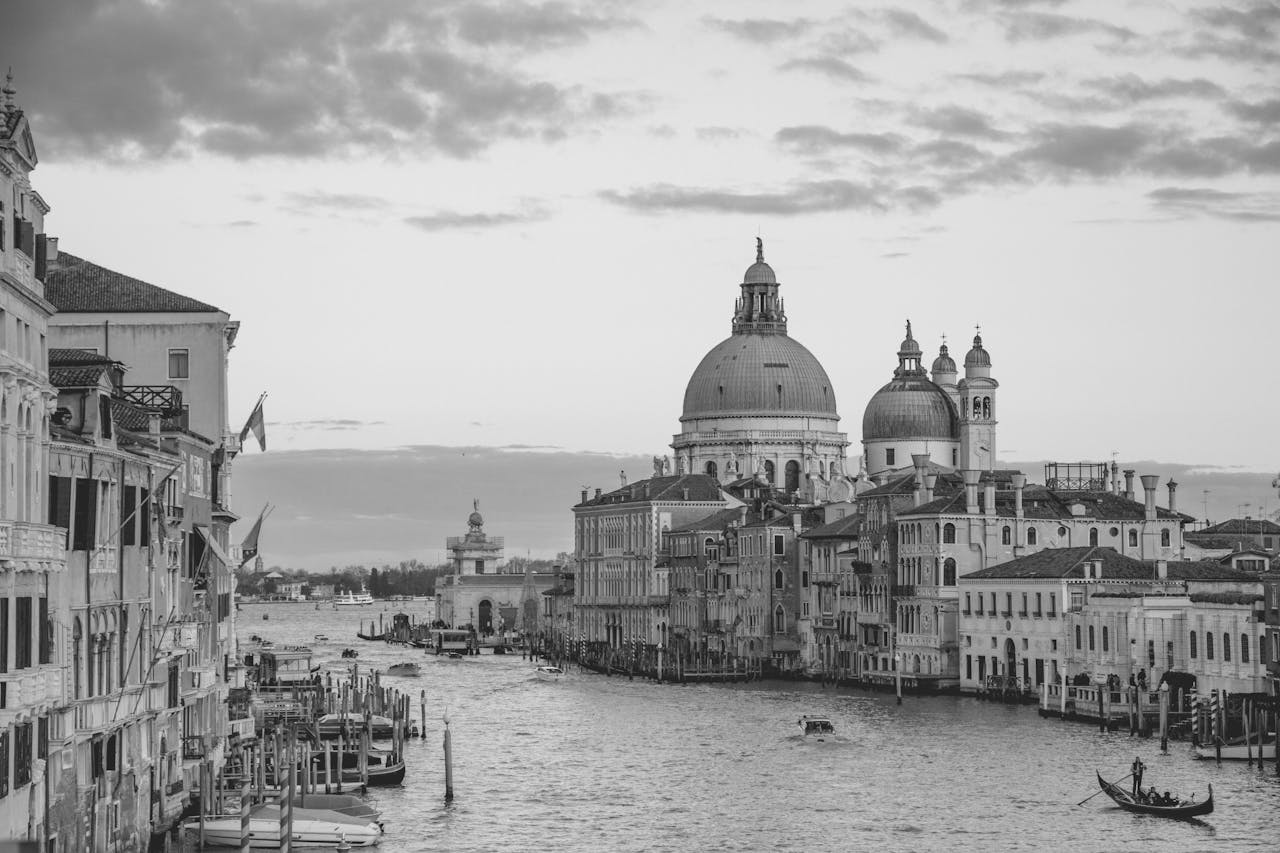 Imagen aérea de Venecia donde encontraras las mejores consignas de equipaje de Bounce