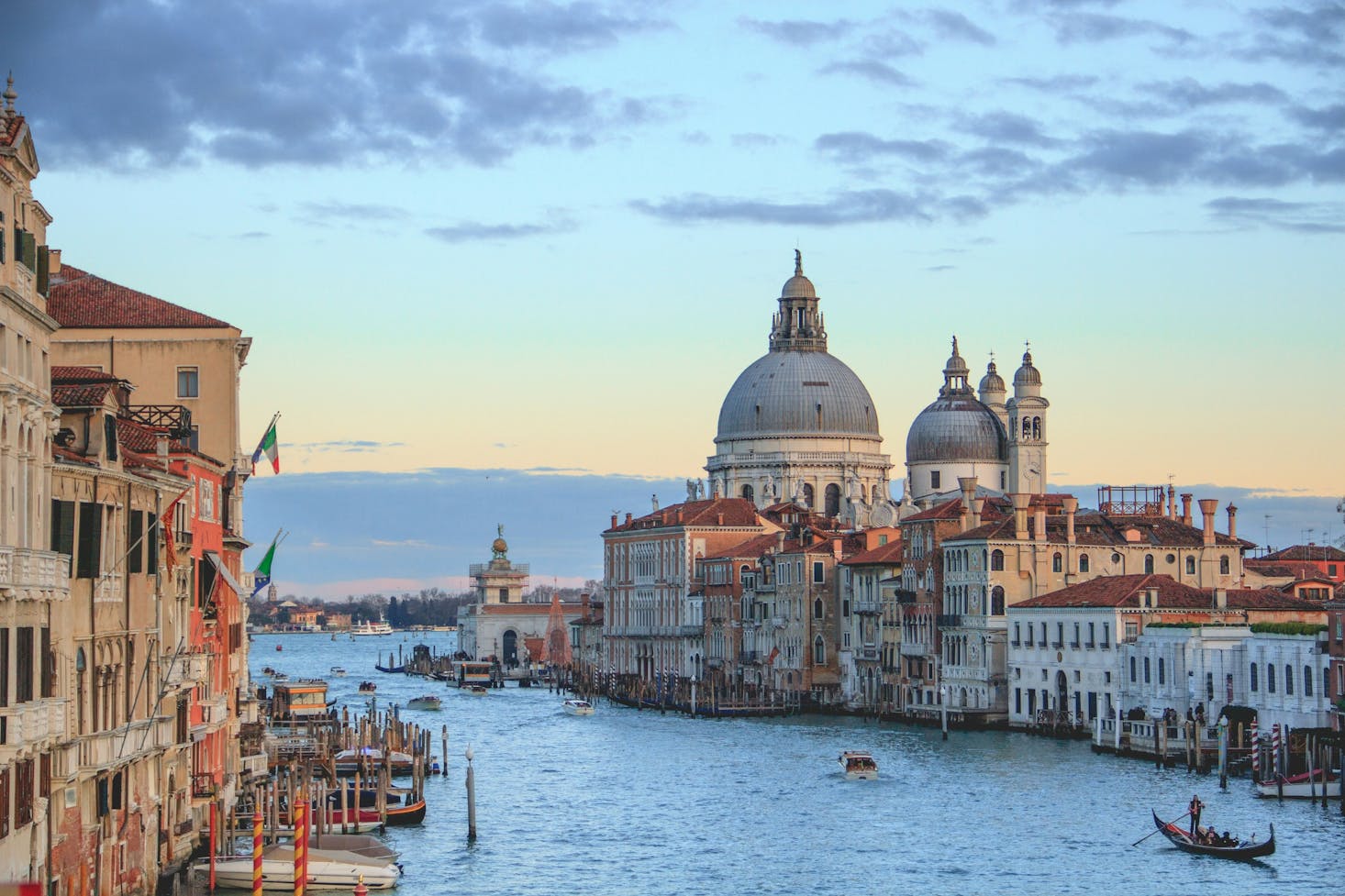 Imagen aérea de Venecia donde encontraras las mejores consignas de Bounce