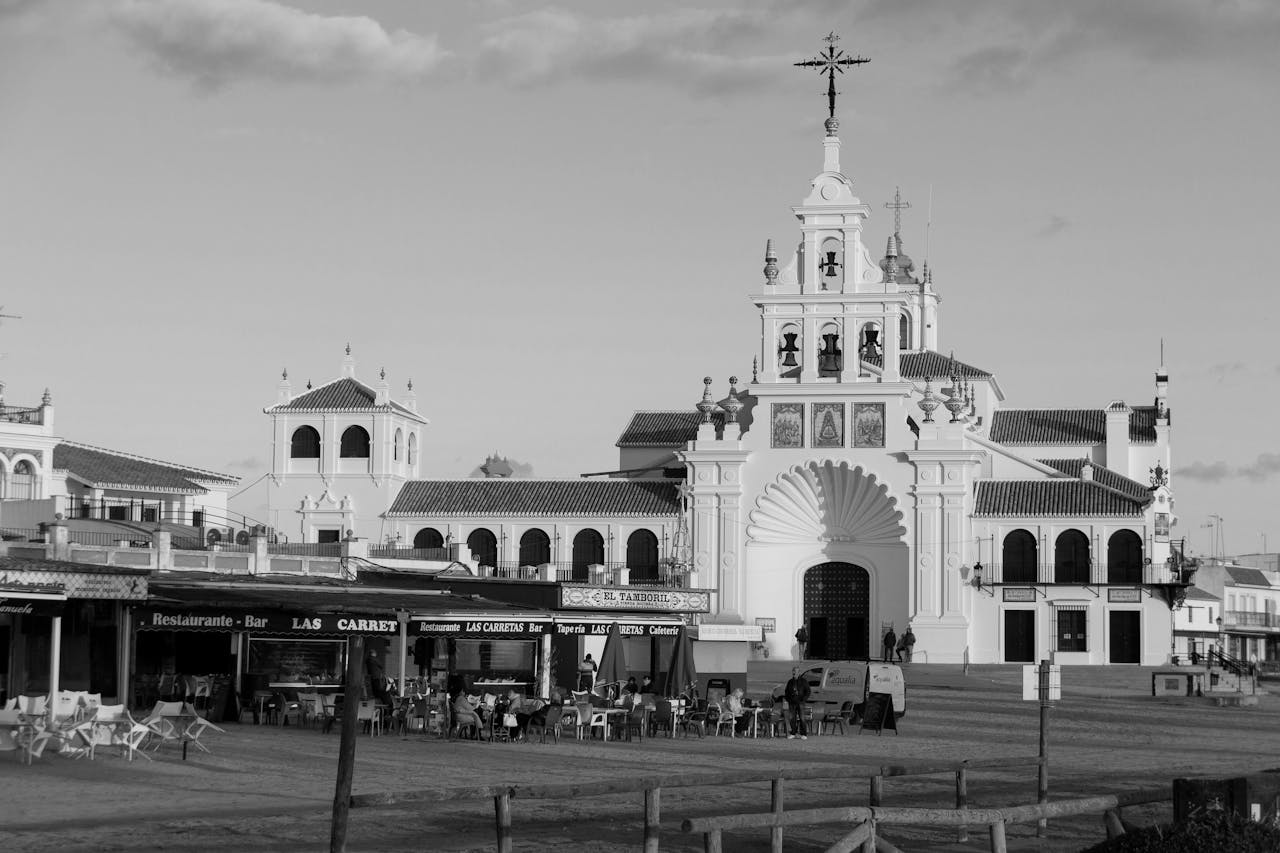 Imagen de una iglesia en Huelva donde cerca encontrarás una consigna de equipaje de Bounce
