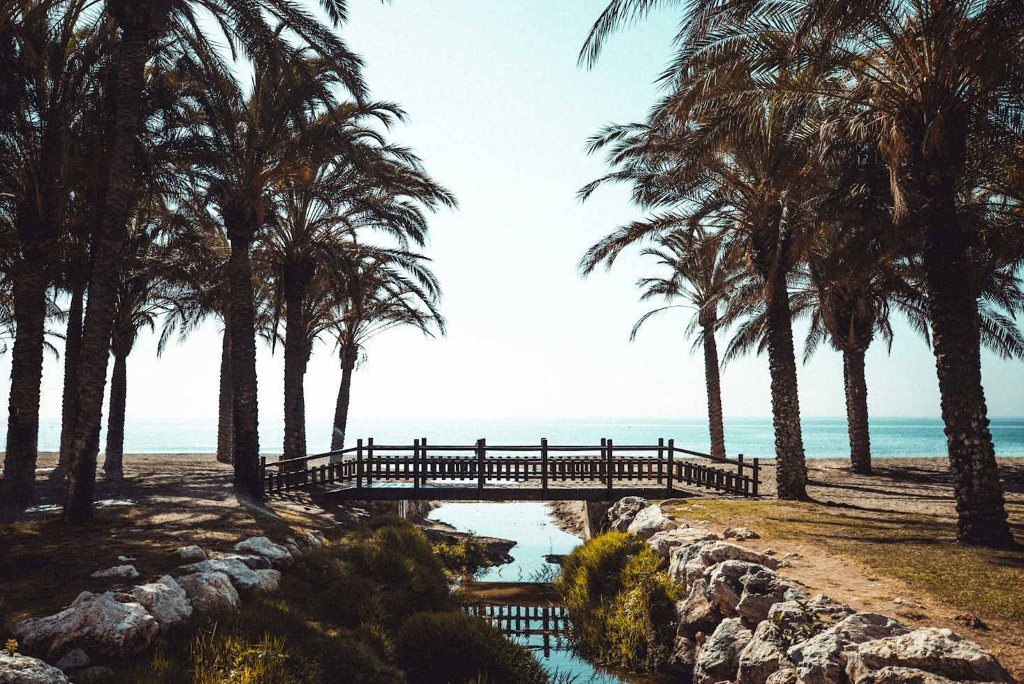 Imagen con vistas al mar donde podrás encontrar consignas de Bounce en Torremolinos