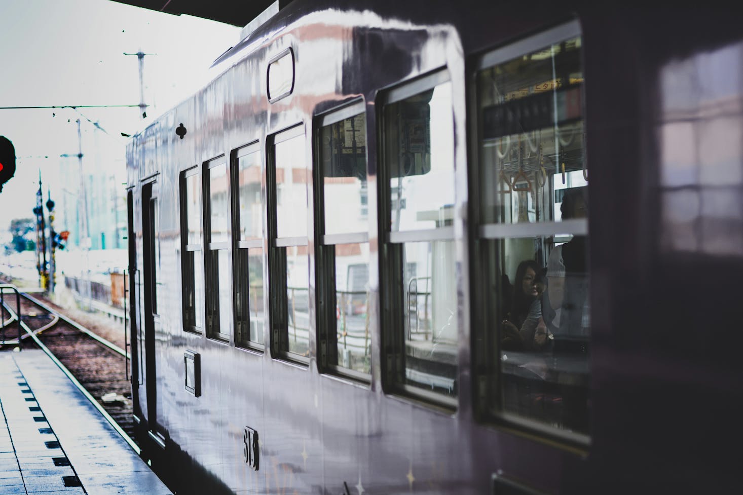 Train on a platform at Kyoto Kawaramachi Station