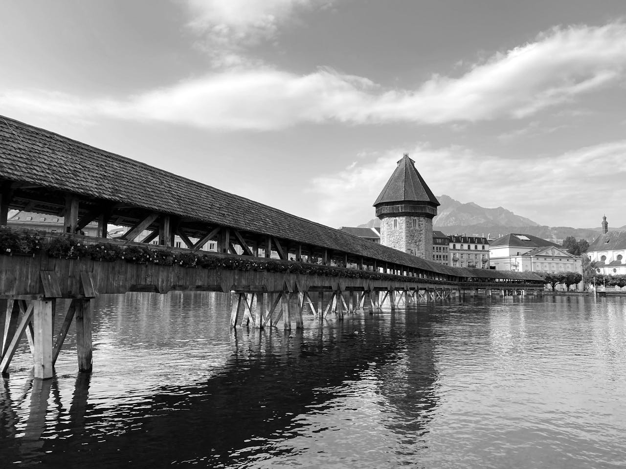 Gepäckaufbewahrung und Schließfächer an der Kapellbrücke, Luzern.