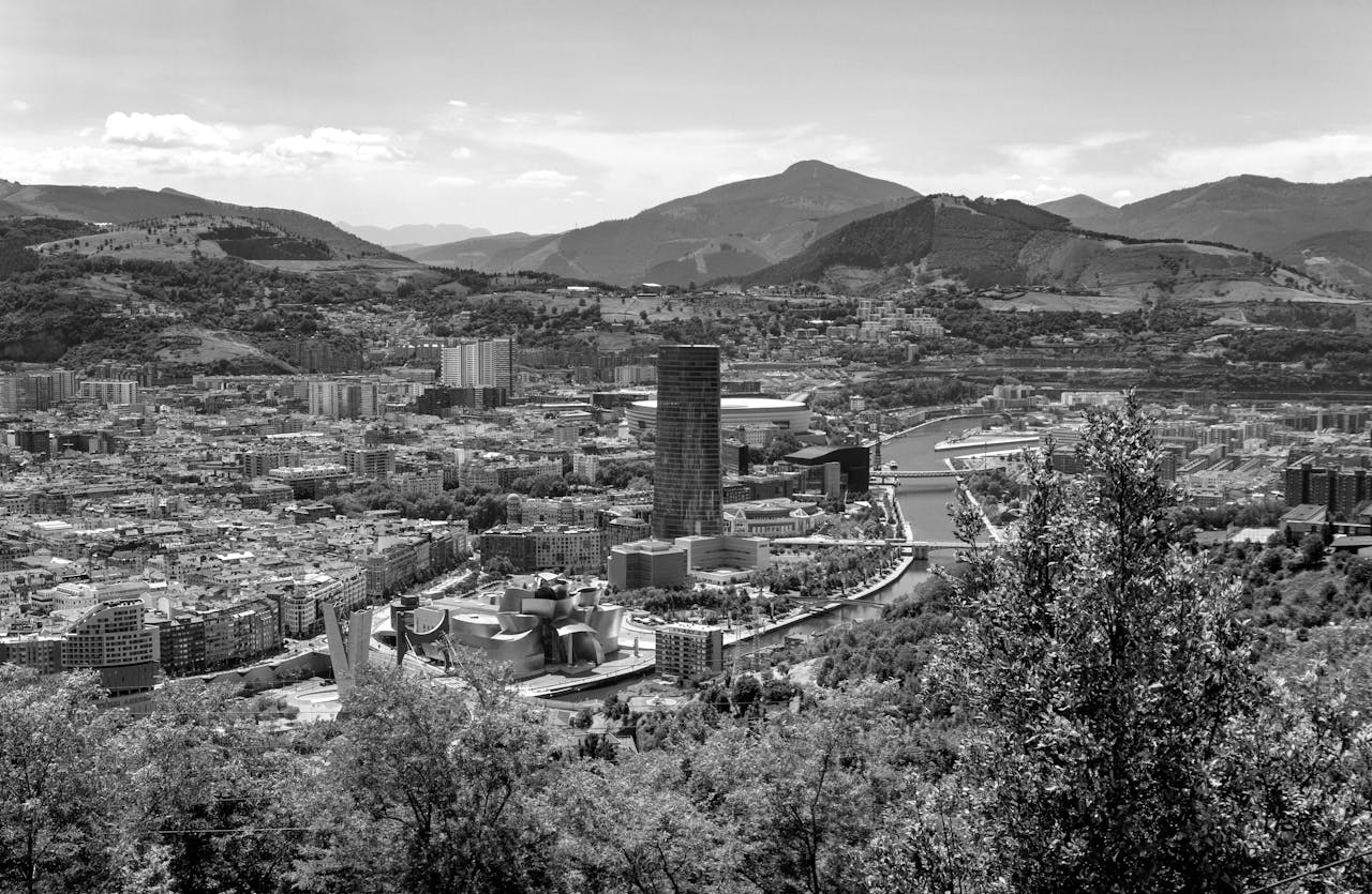Imagen desde lo alto de Bilbao donde encontrarás consignas en la ciudad de Bilbao de Bounce