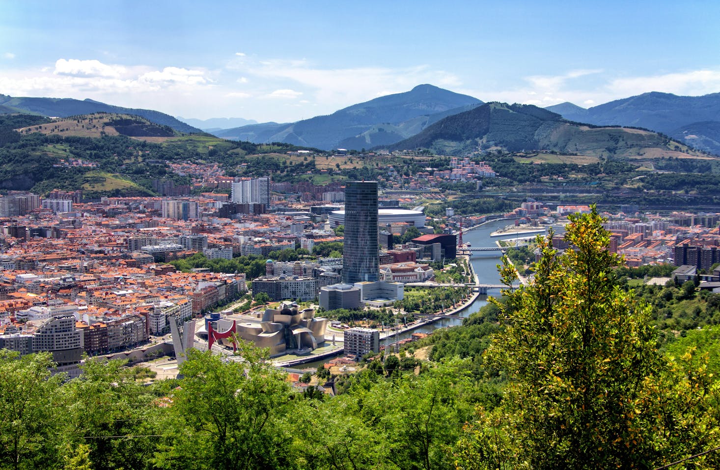 Imagen desde lo alto de Bilbao donde encontrarás consignas en la ciudad de Bilbao de Bounce