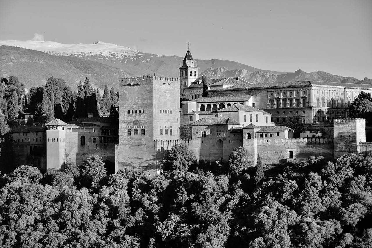 Imagen de la Alambra de Granada donde encontrarás consignas de equipaje de Bounce