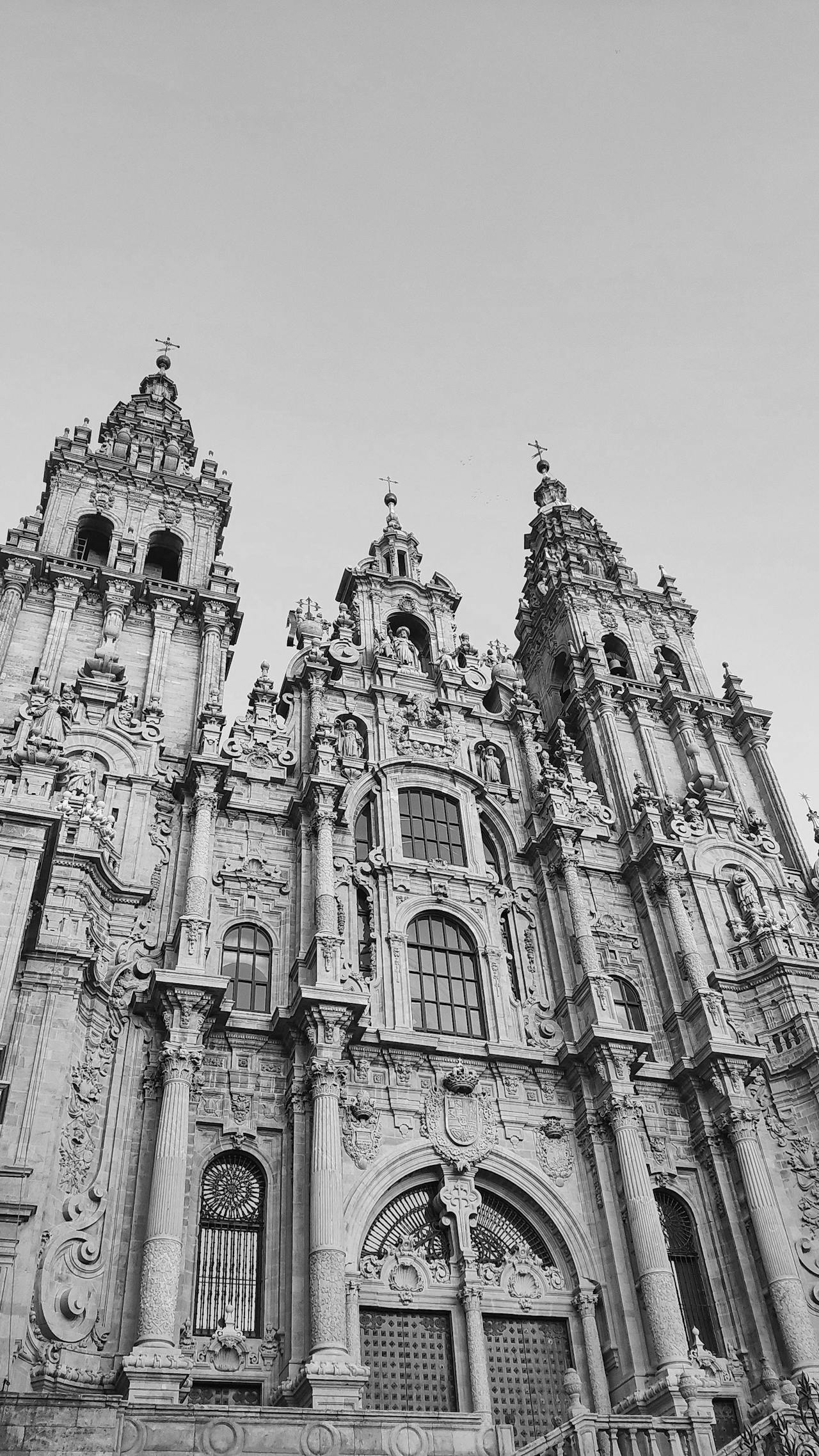 Imagen de la catedral de Santiago de Compostela, cerca encontrarás consignas de Bounce