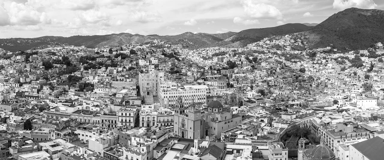 Imagen aérea de Guanajuato donde encontrarás consignas de equipaje de Bounce cerca