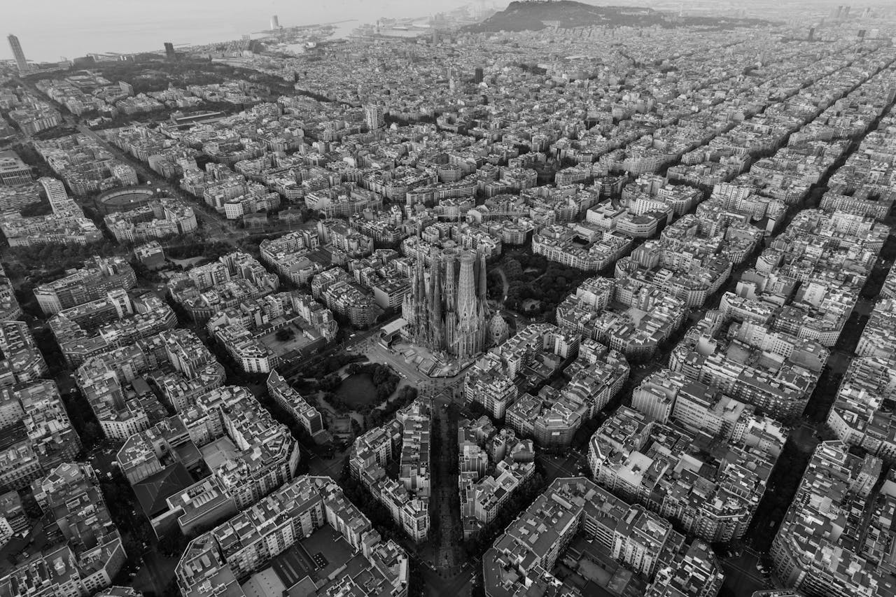 Imagen aérea de Barcelona donde encontrarás consignas de equipaje de Bounce en el centro