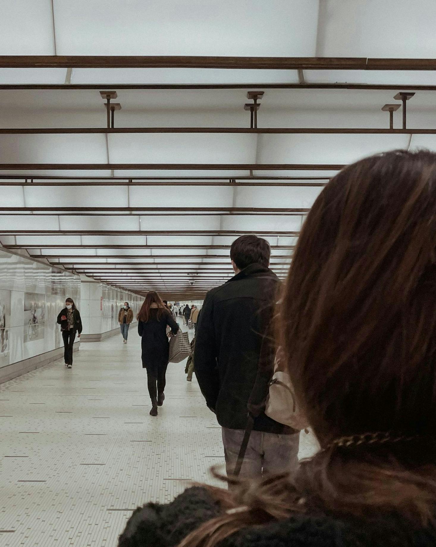 Gepäckaufbewahrung und Schließfächer an der Gare de l'Est in Paris.

