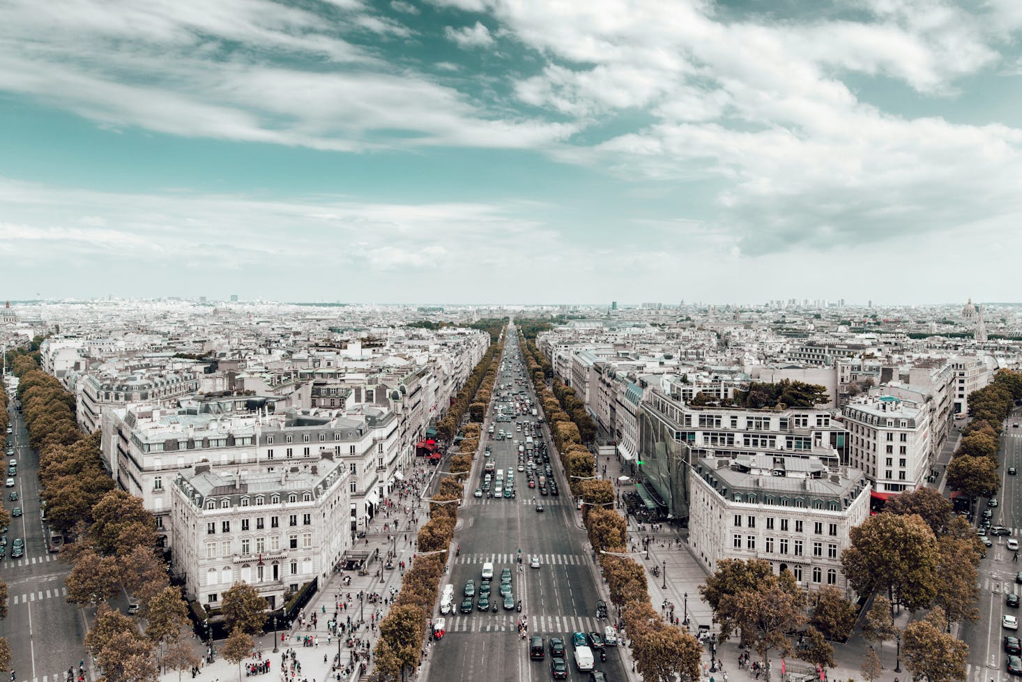 Gepäckaufbewahrung und Schließfächer an den Champs Élysées, Paris.