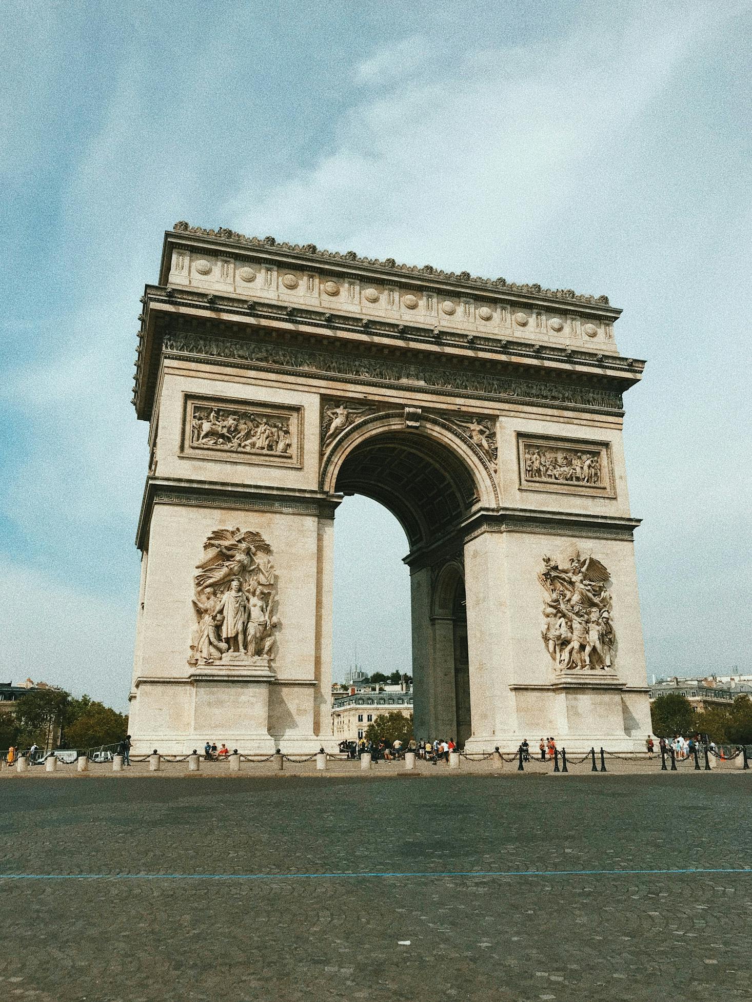 Gepäckaufbewahrung und Schließfächer am Arc de Triomphe, Paris.