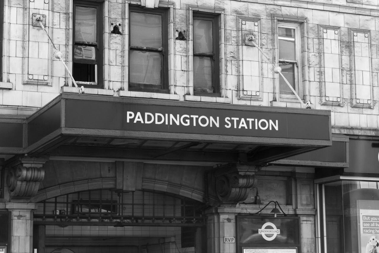 Gepäckaufbewahrung und Schließfächer am London Paddington Station Bahnhof.