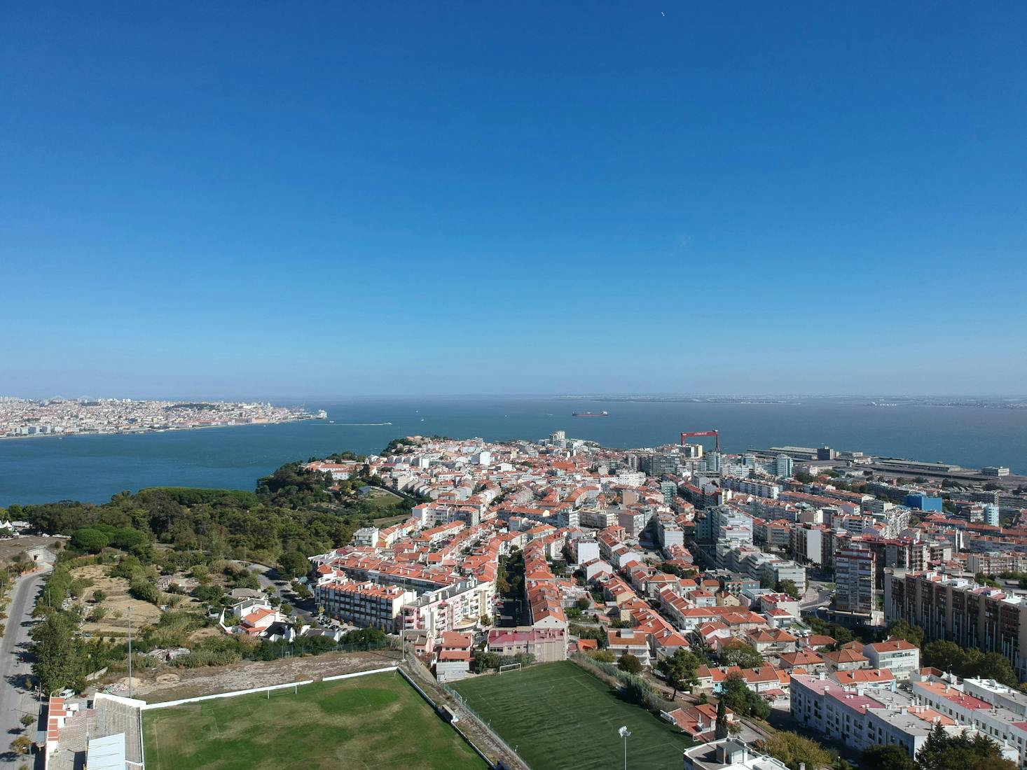 Imagem de Almada, mais uma cidade com depósito de bagagem Bounce