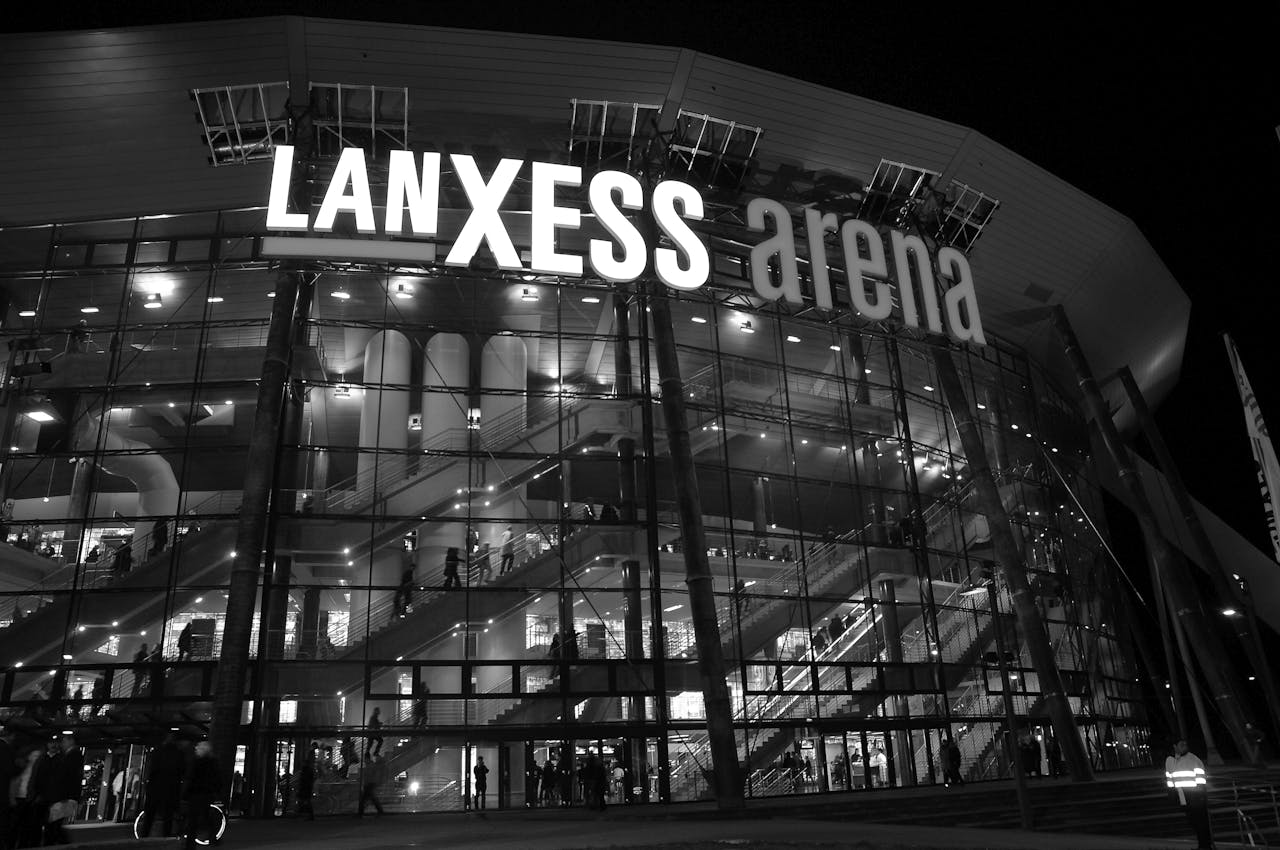 Luggage Storage Köln Lanxess Arena.jpeg