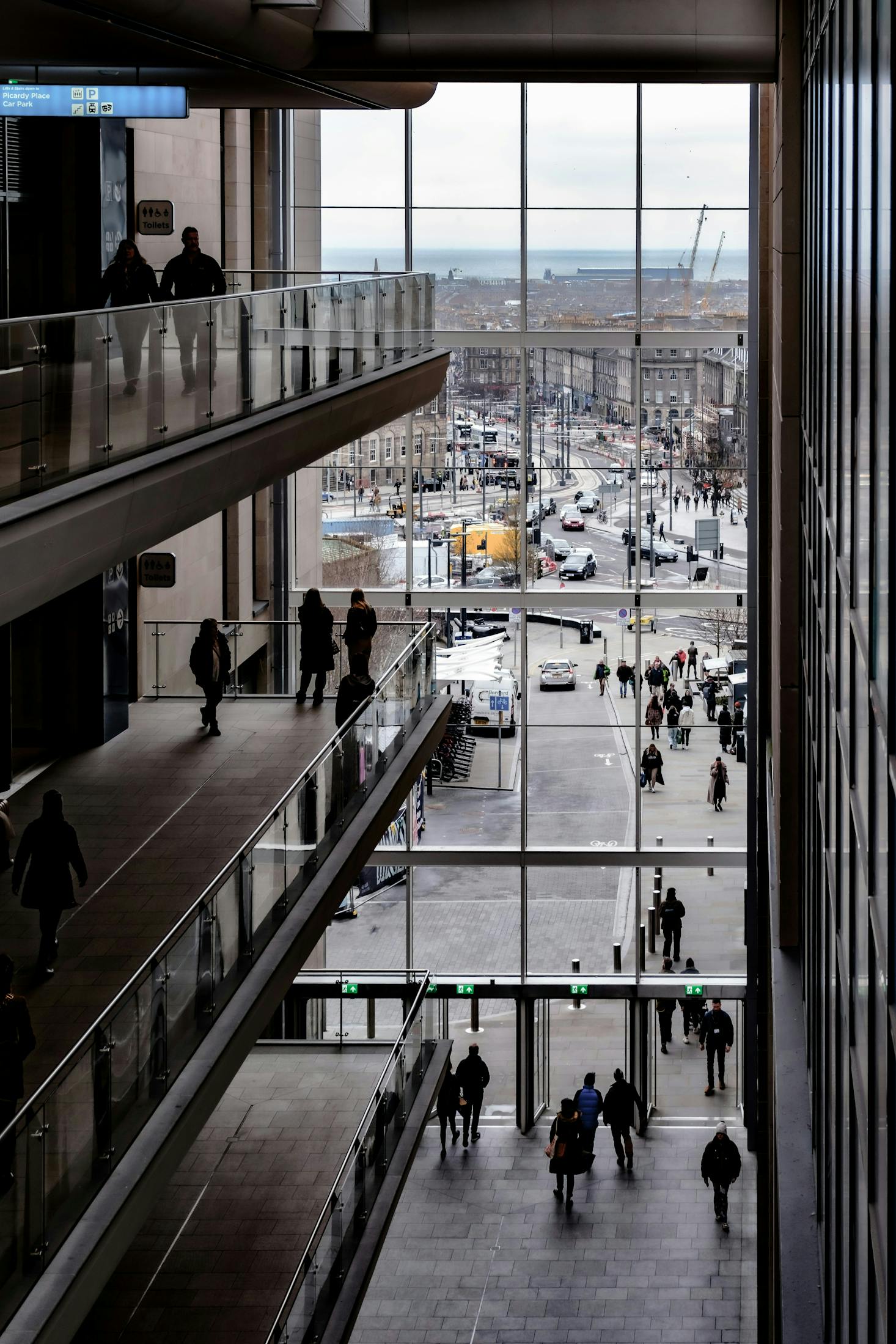 Gepäckaufbewahrung und Schließfächer am Flughafen Nähe Edinburgh.