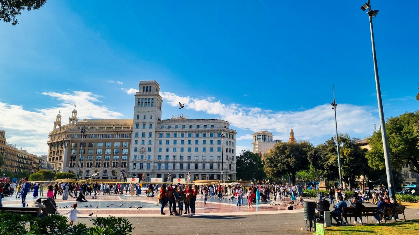 Gepäckaufbewahrung und Schließfächer an der Plaça de Catalunya in Barcelona.