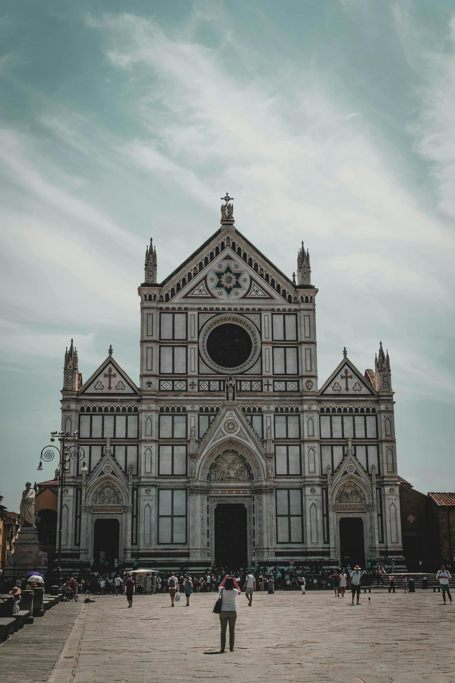 Gepäckaufbewahrung und Schließfächer an der Basilika Santa Maria Novella in Florenz.