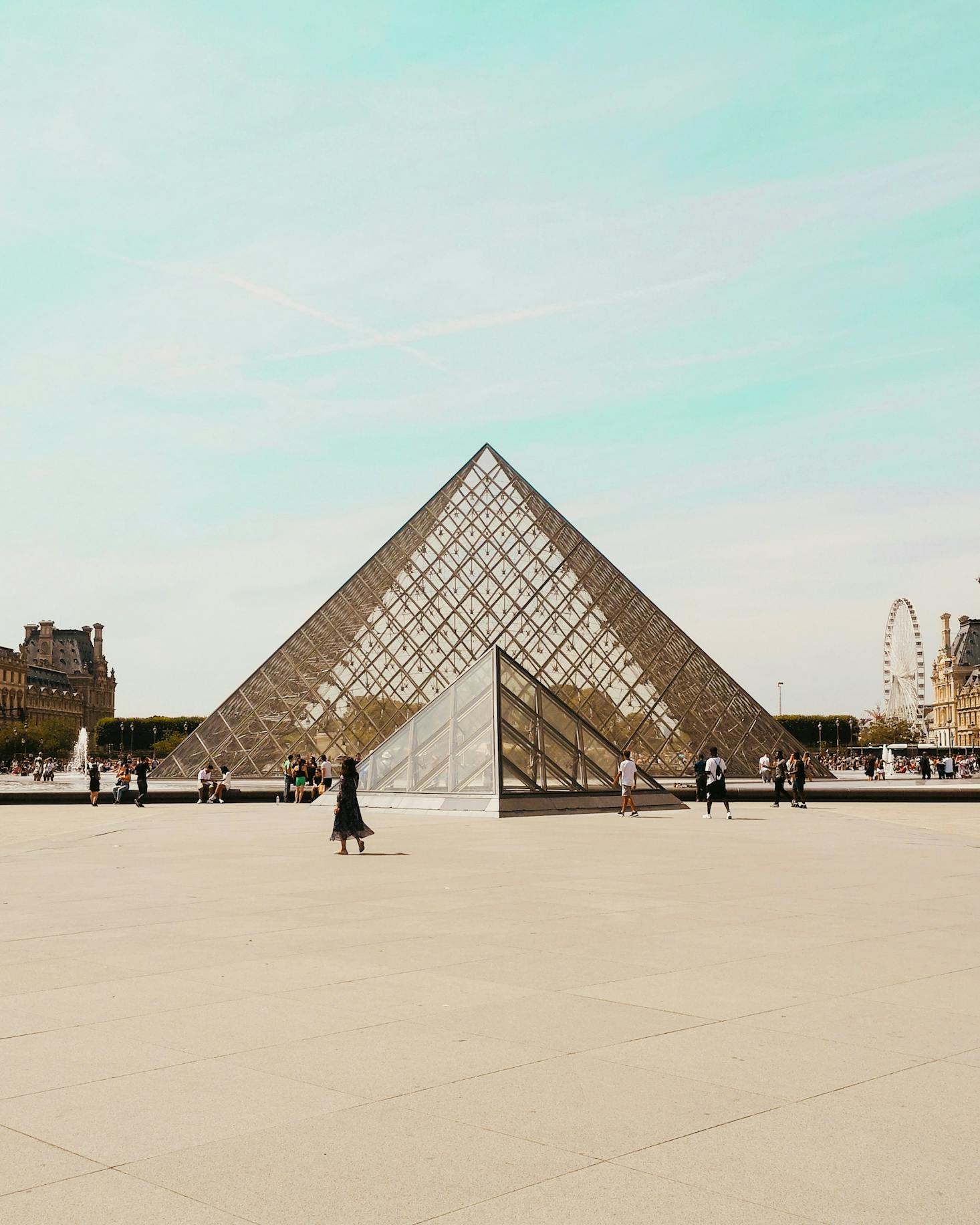 Gepäckaufbewahrung und Schließfächer am Louvre in Paris.