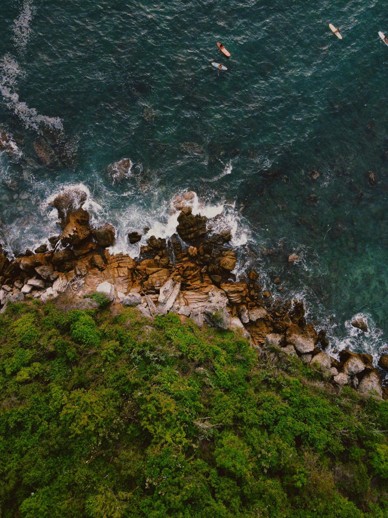 Rocky coastline in Puerto Escondido with nearby luggage storage