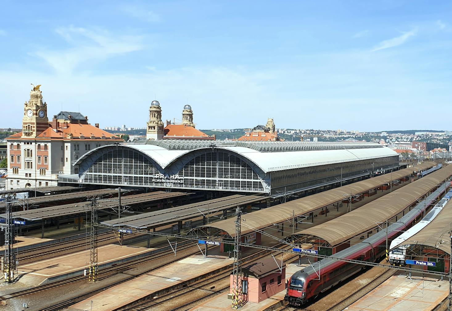 Prague's main railway station, Praha hlavní nádraží