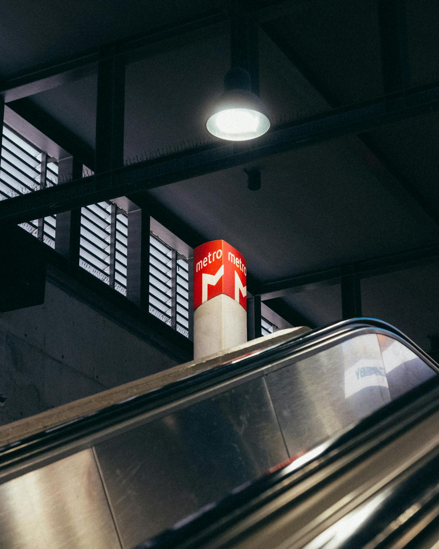 Imagem do metro de Lisboa e da estação Baixa-Chiado, mais um lugar com depósito de bagagem Bounce próximo