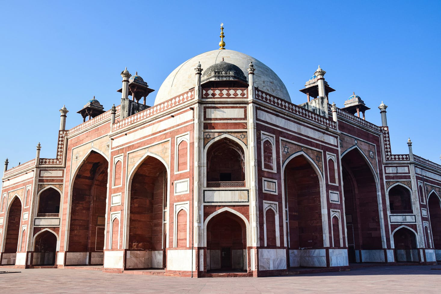 The red and white exterior of Humayun’s Tomb in Delhi