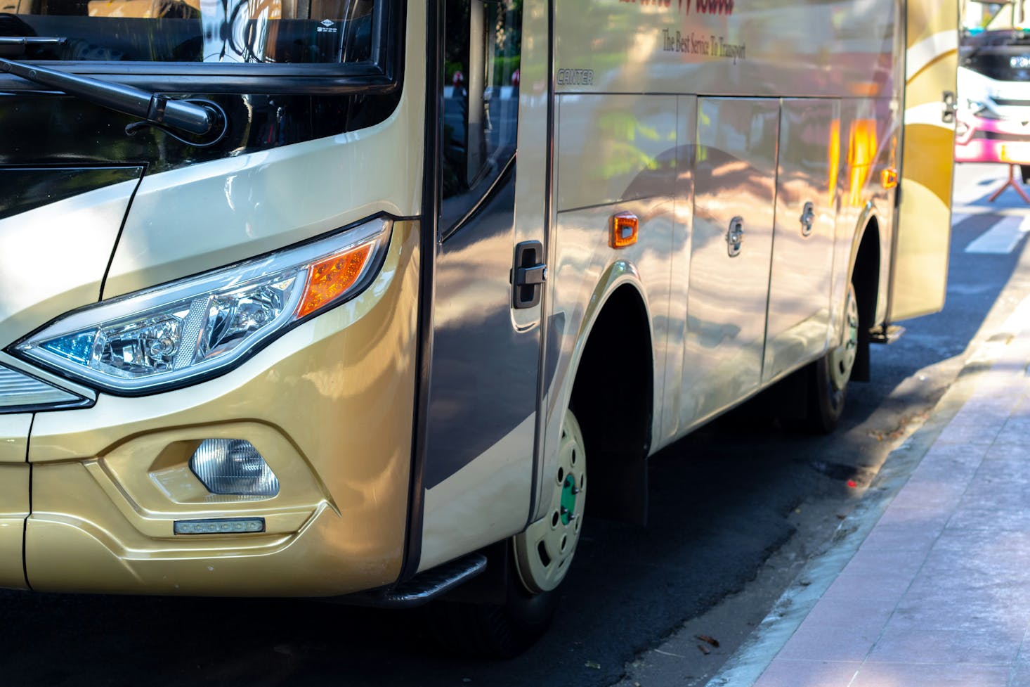 Imagem de um ônibus. A Rodoviária Novo Rio é mais um local com guarda-volumes da Bounce próximo