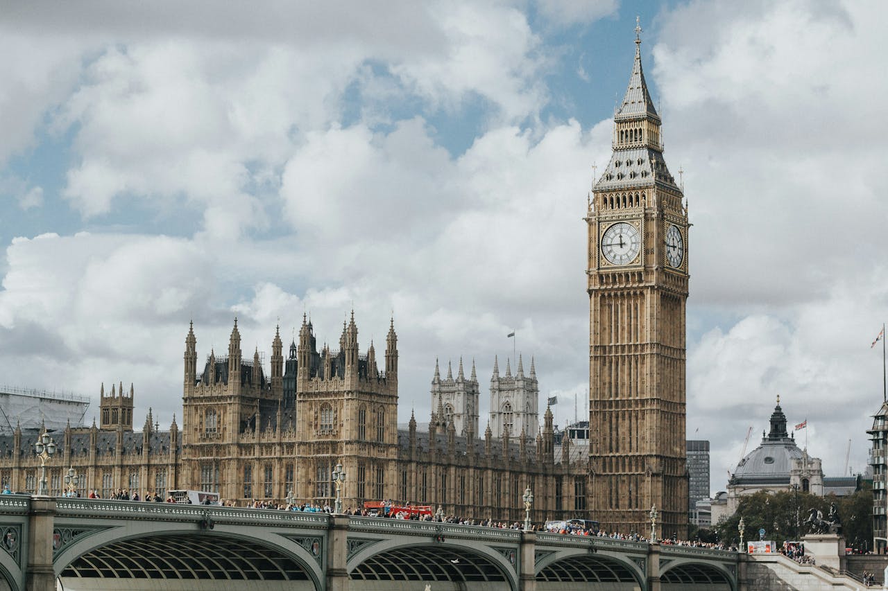 Panorama di Londra sul Big Ben e sul ponte e palazzo di Westminster