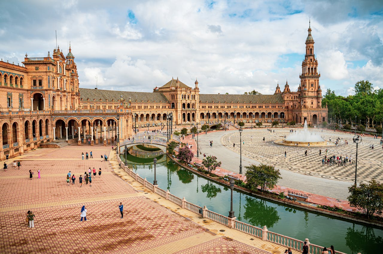 vue sur la place de l'avenue Catholique de Seville, Espagne