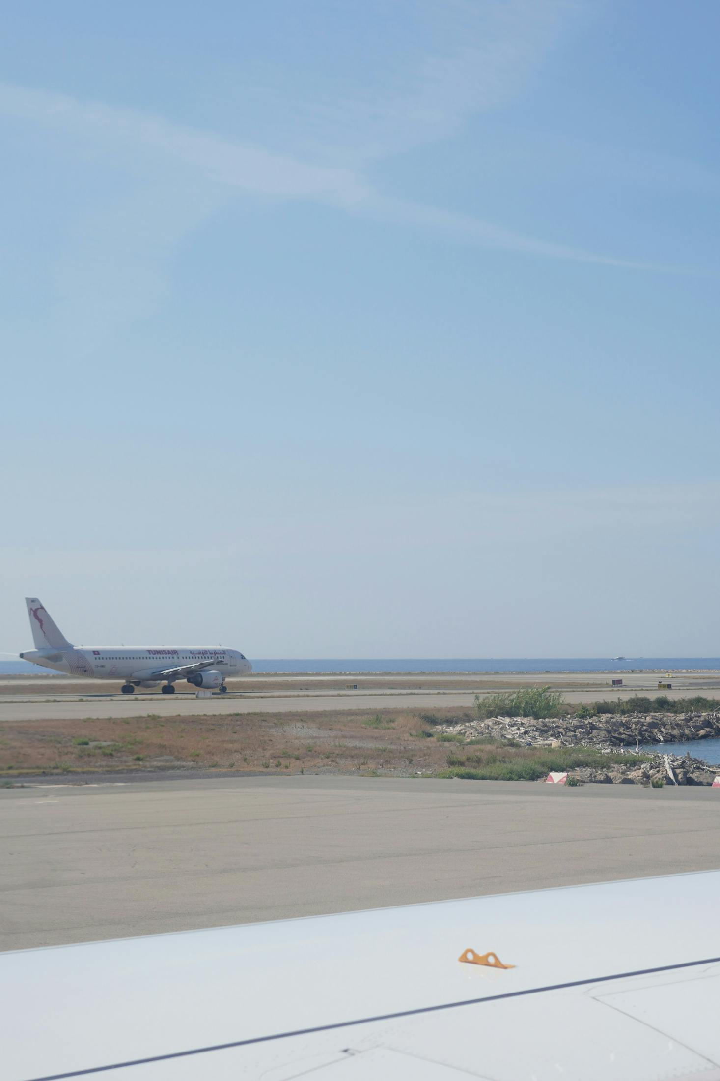 Avion se préparant à décoller à l'Aéroport de Nice, France