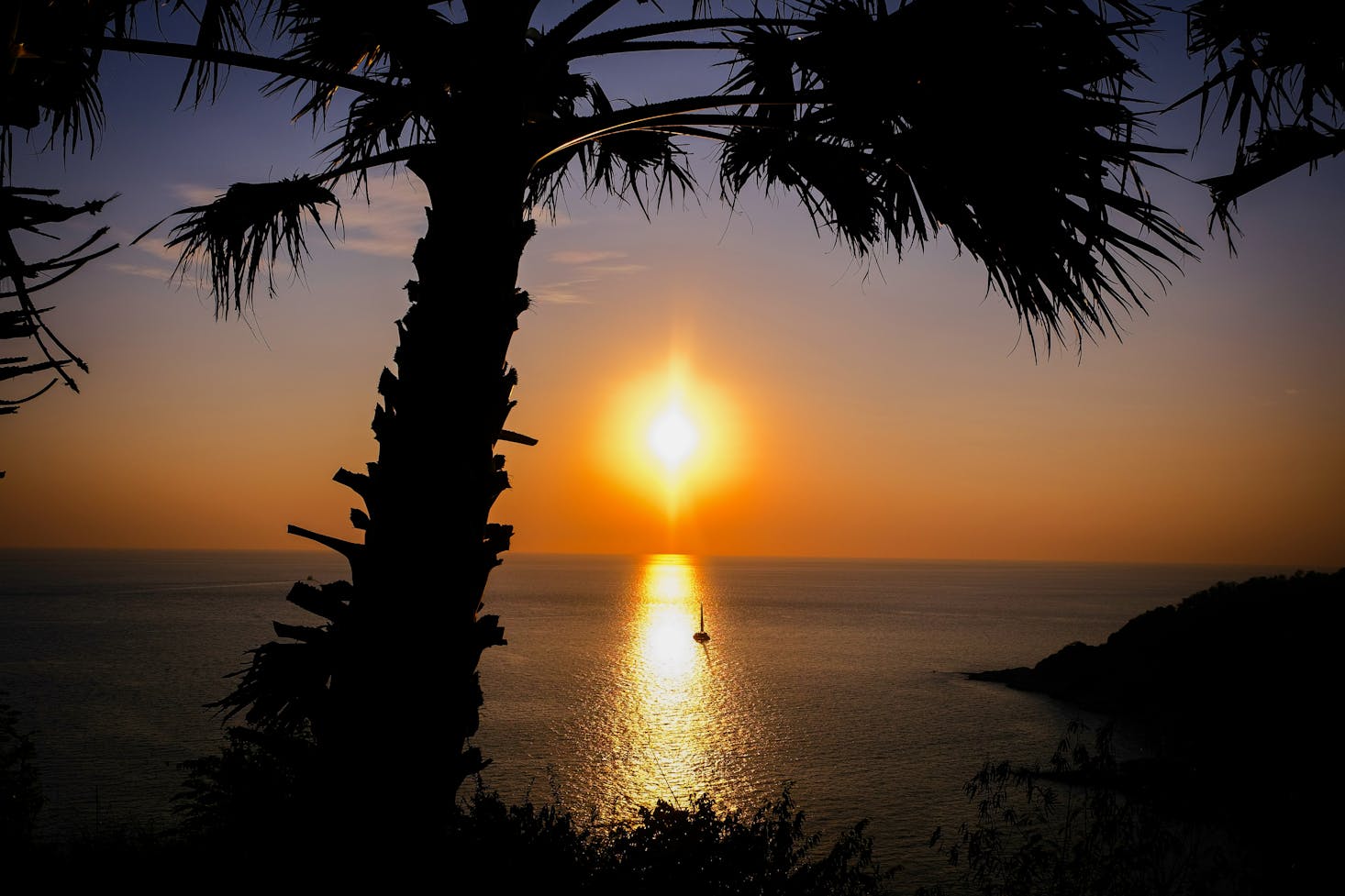 Coucher de soleil sur la plage à Phuket, Thailand