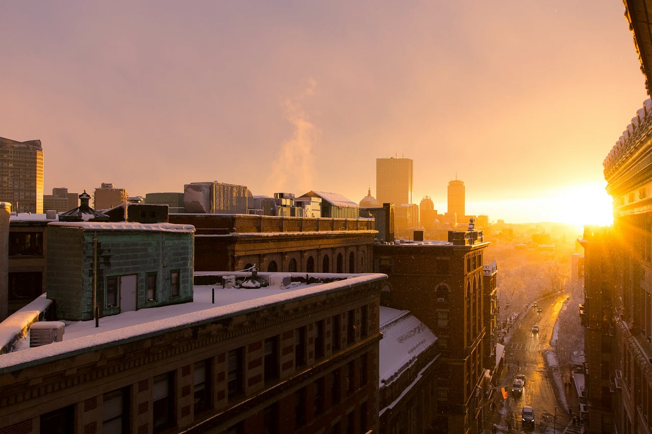 vue aérienne sur des bâtiments avec un couché de soleil à Boston, USA