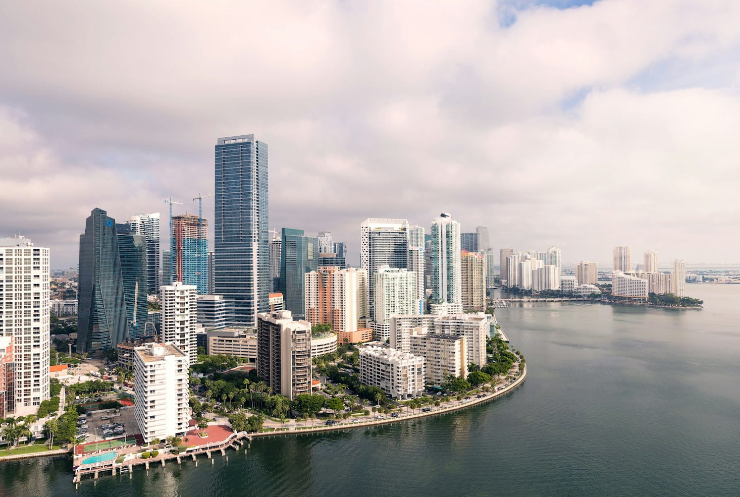 Haut building en face de la mer à Miami, USA