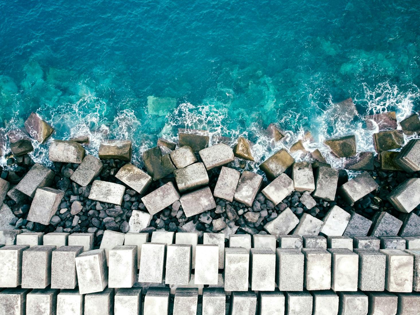 Mare cristallino di Giardini Naxos visto dall'alto