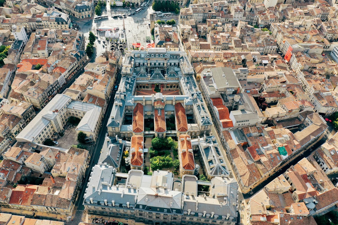 Vista dall'alto sui tetti degli edifici di Bordeaux