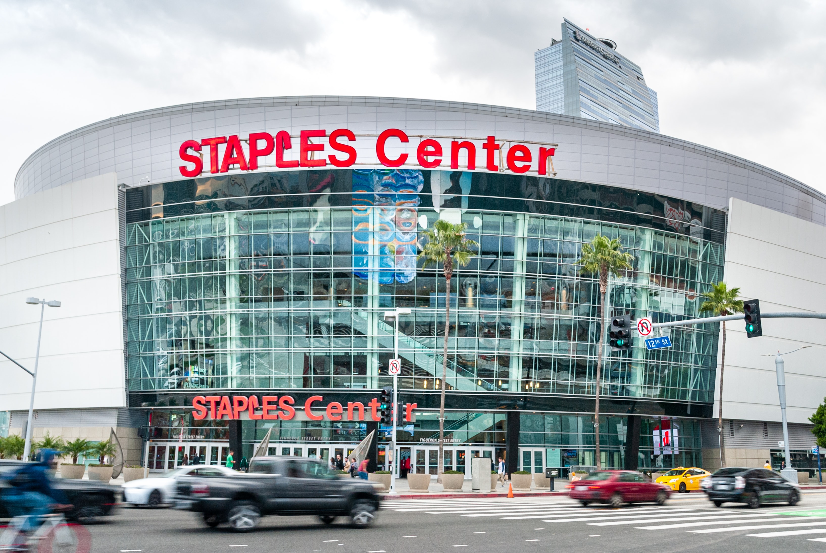 staples center luggage storage