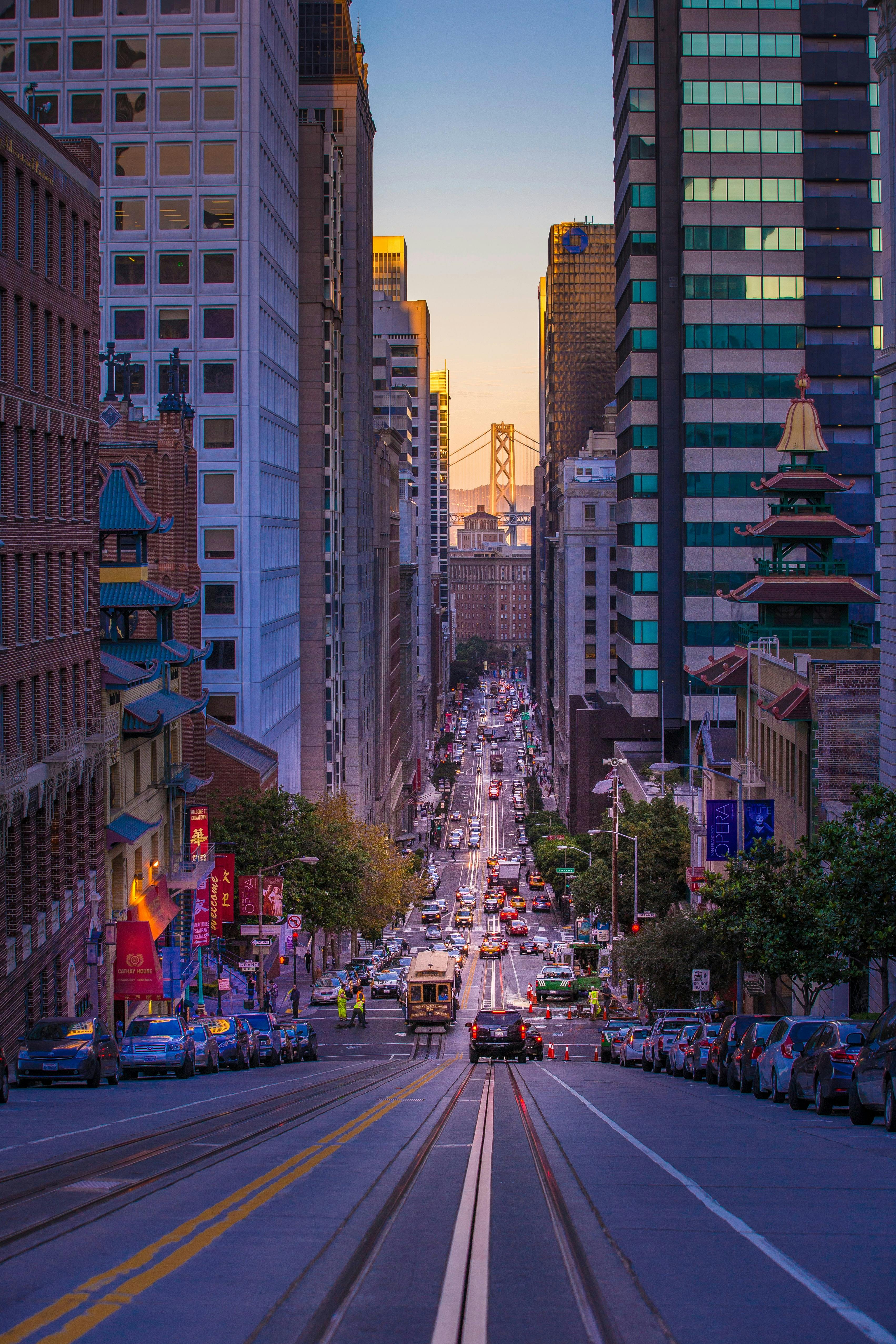downhill street view in san francisco