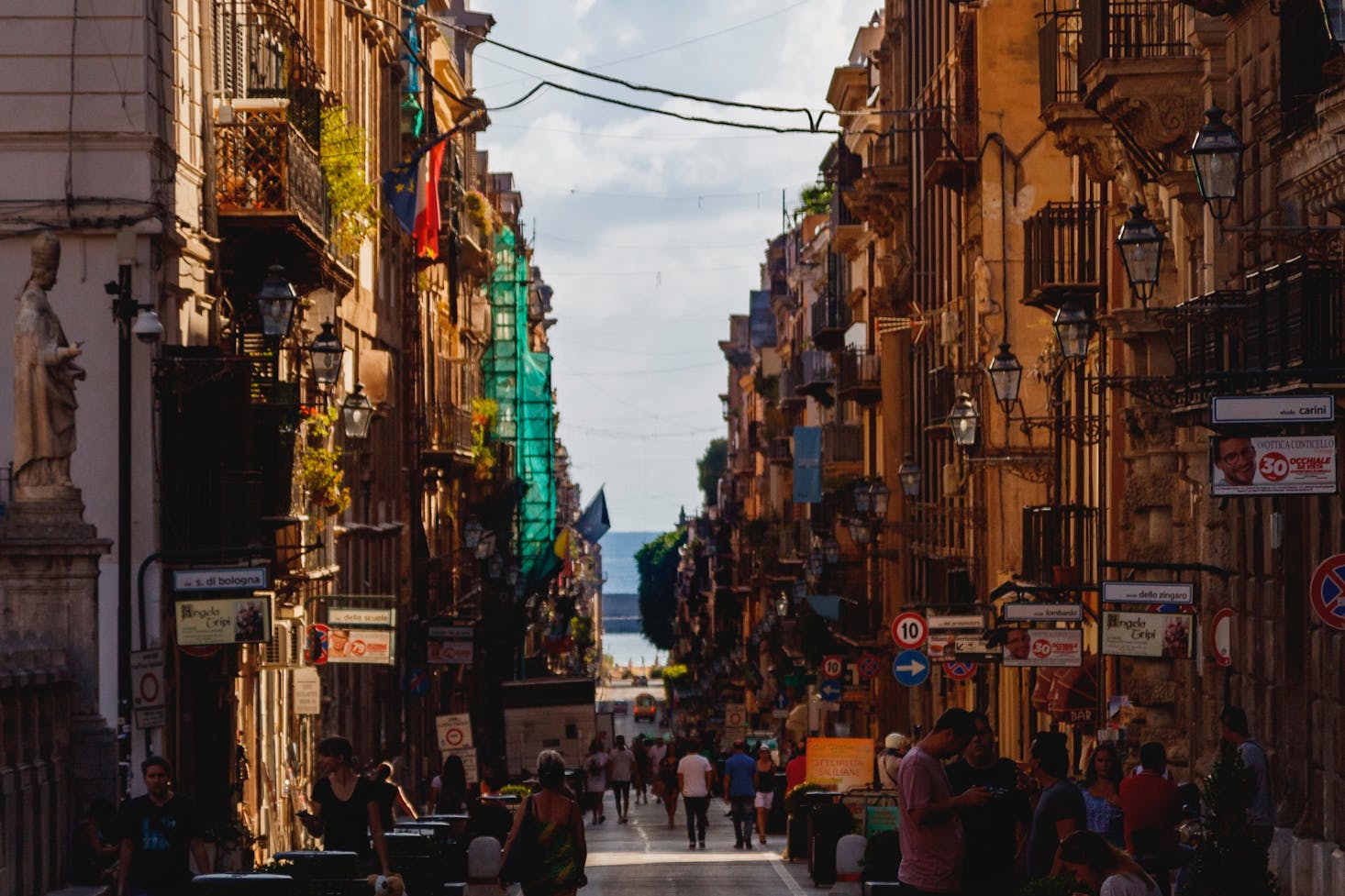 Busy Palermo shopping street