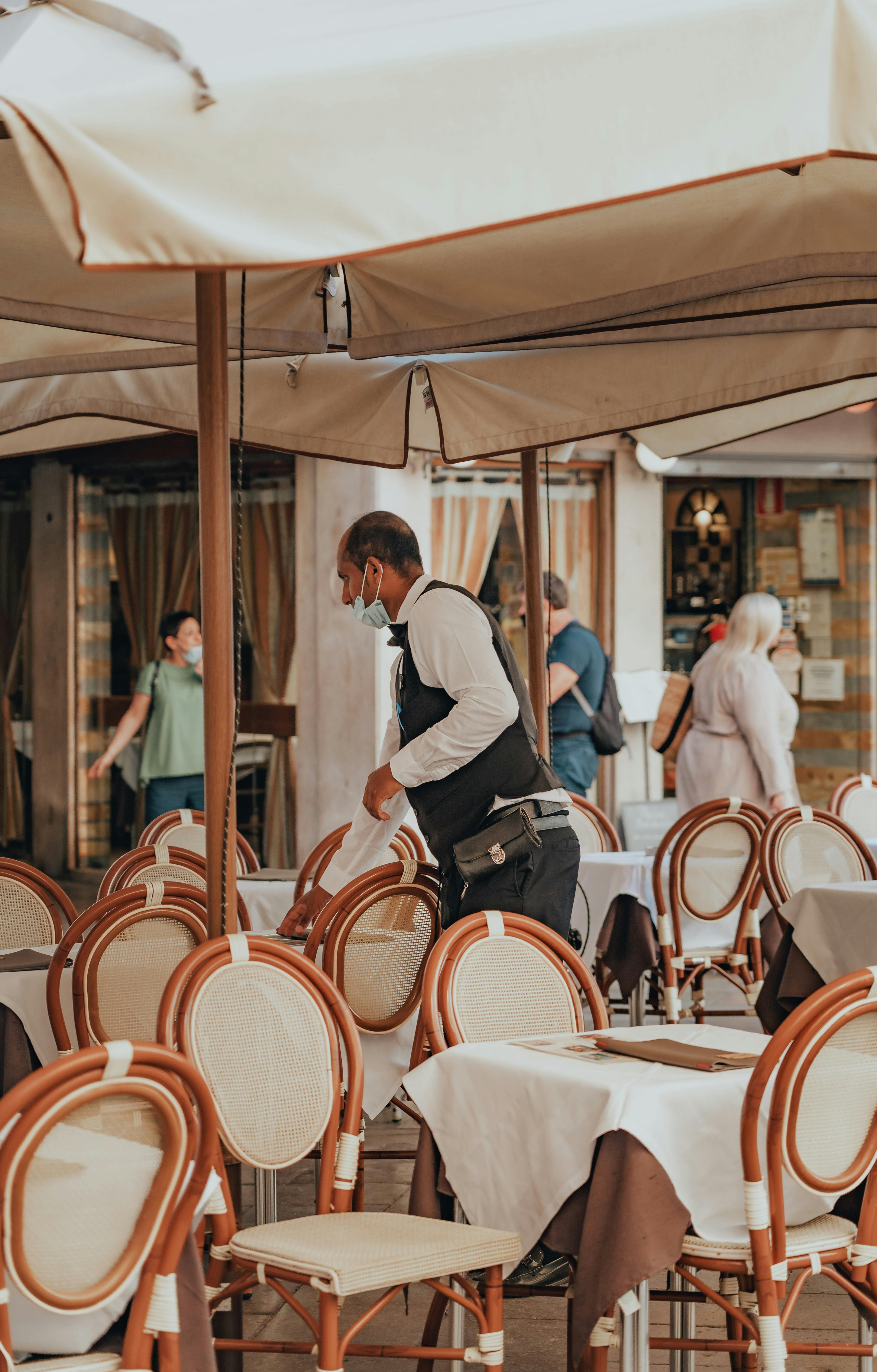 Outdoor brunch in Venice