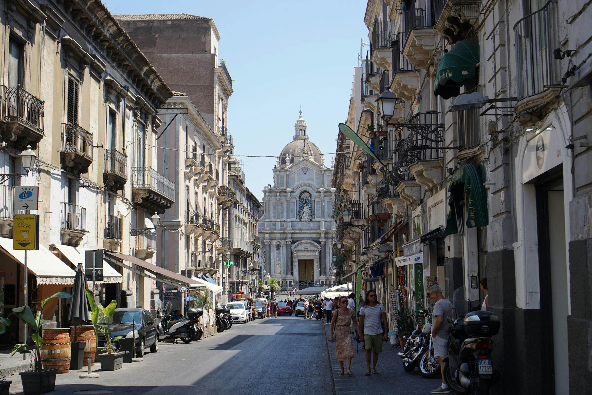 Is it safe to walk around Catania at night?