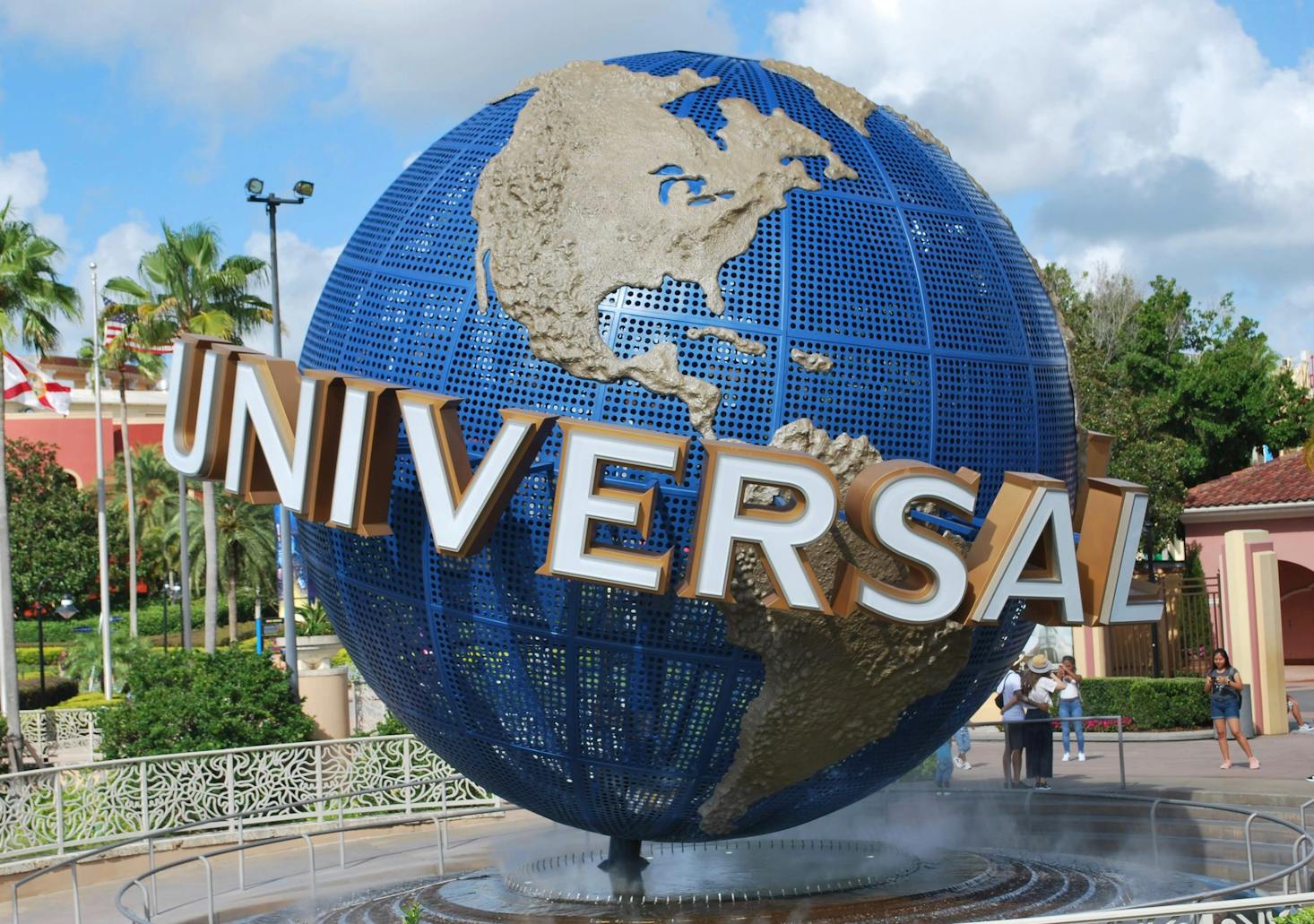 Universal Studios bag policy