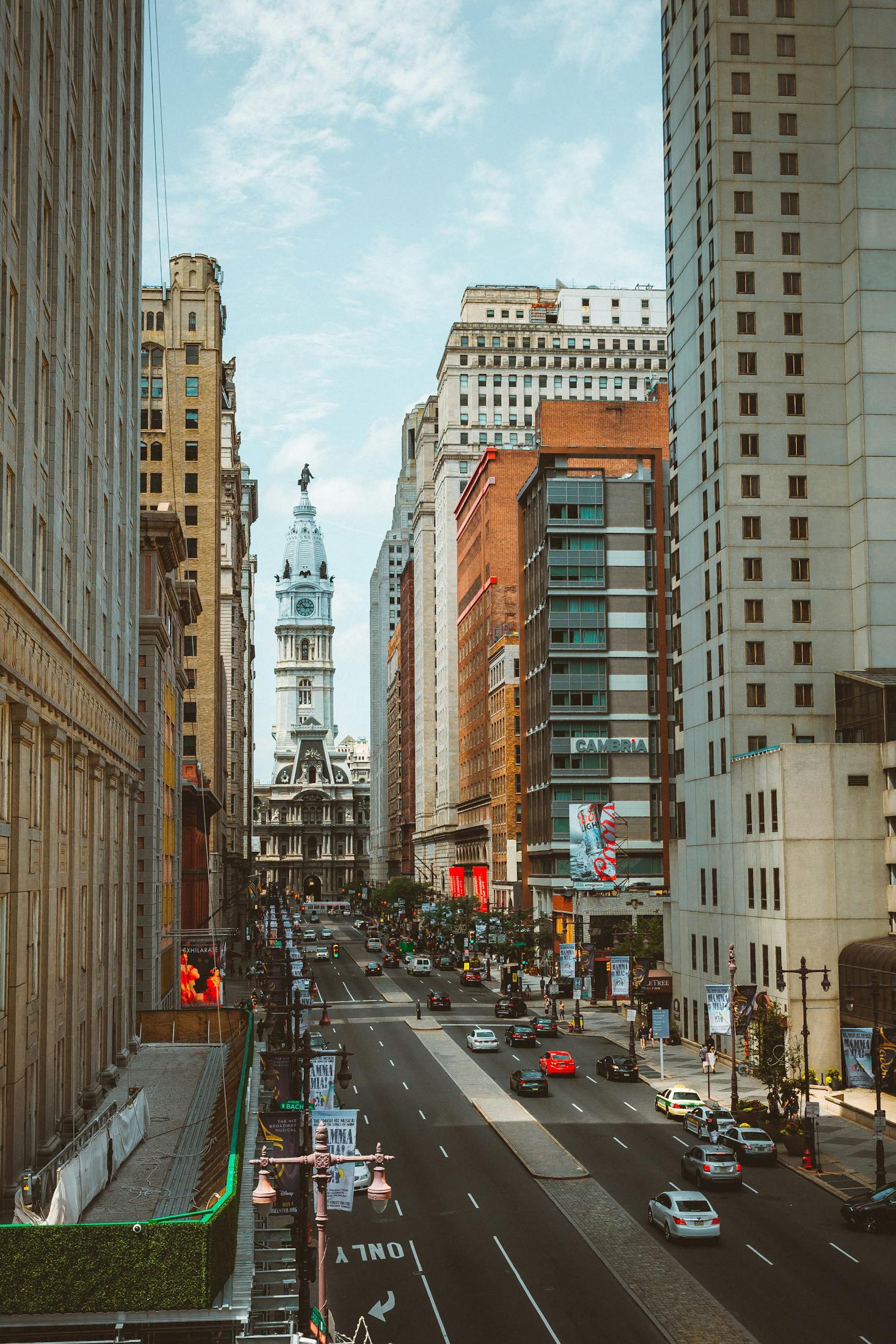 The tall buildings of downtown Philly in the daytime