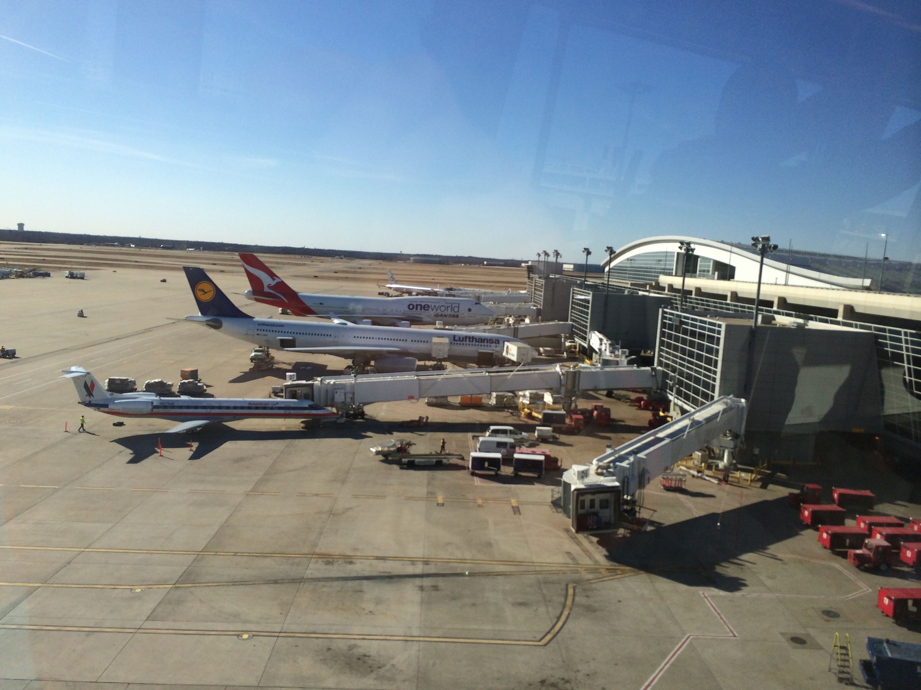 dfw airport luggage storage