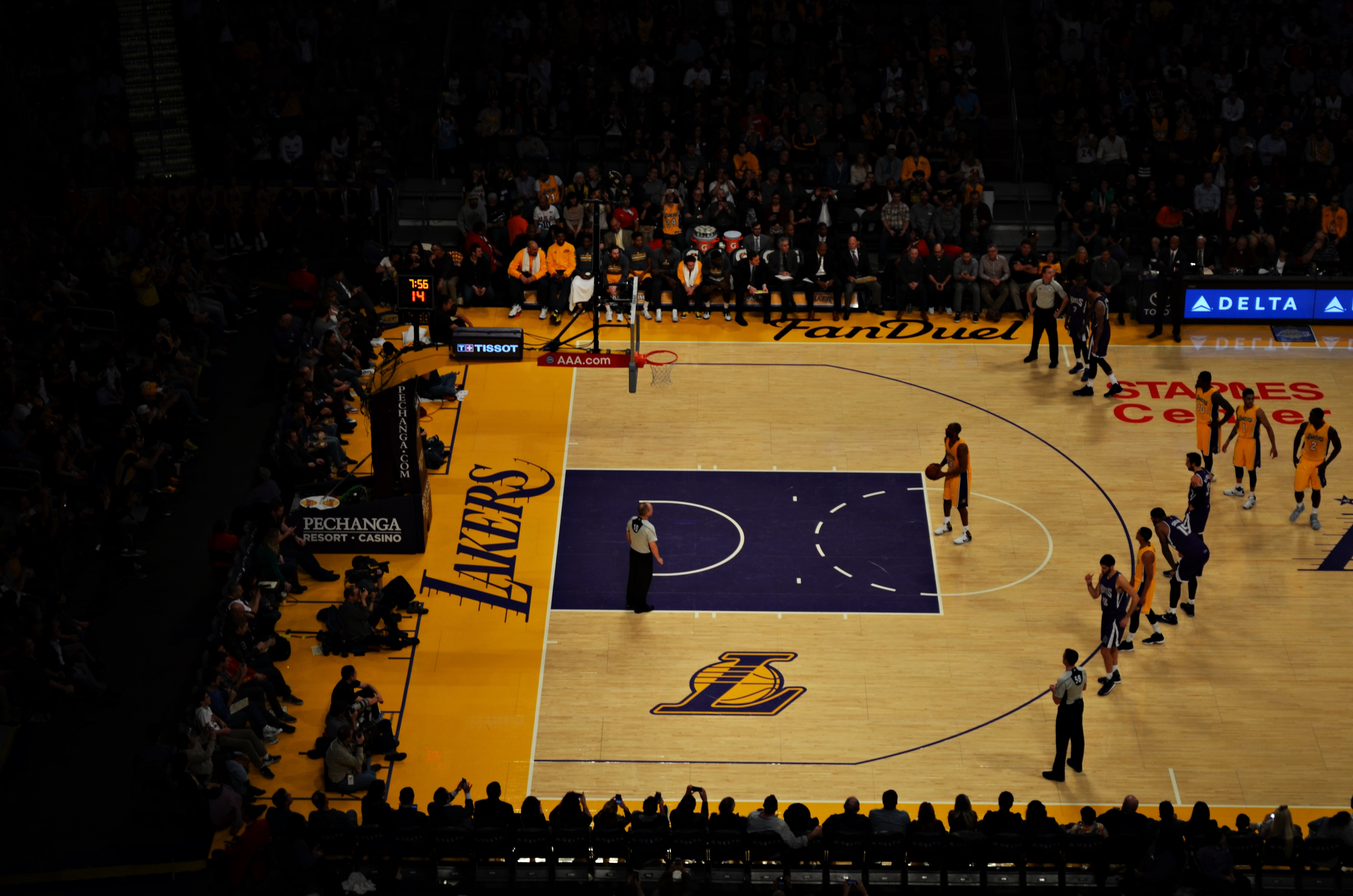 staples center luggage storage