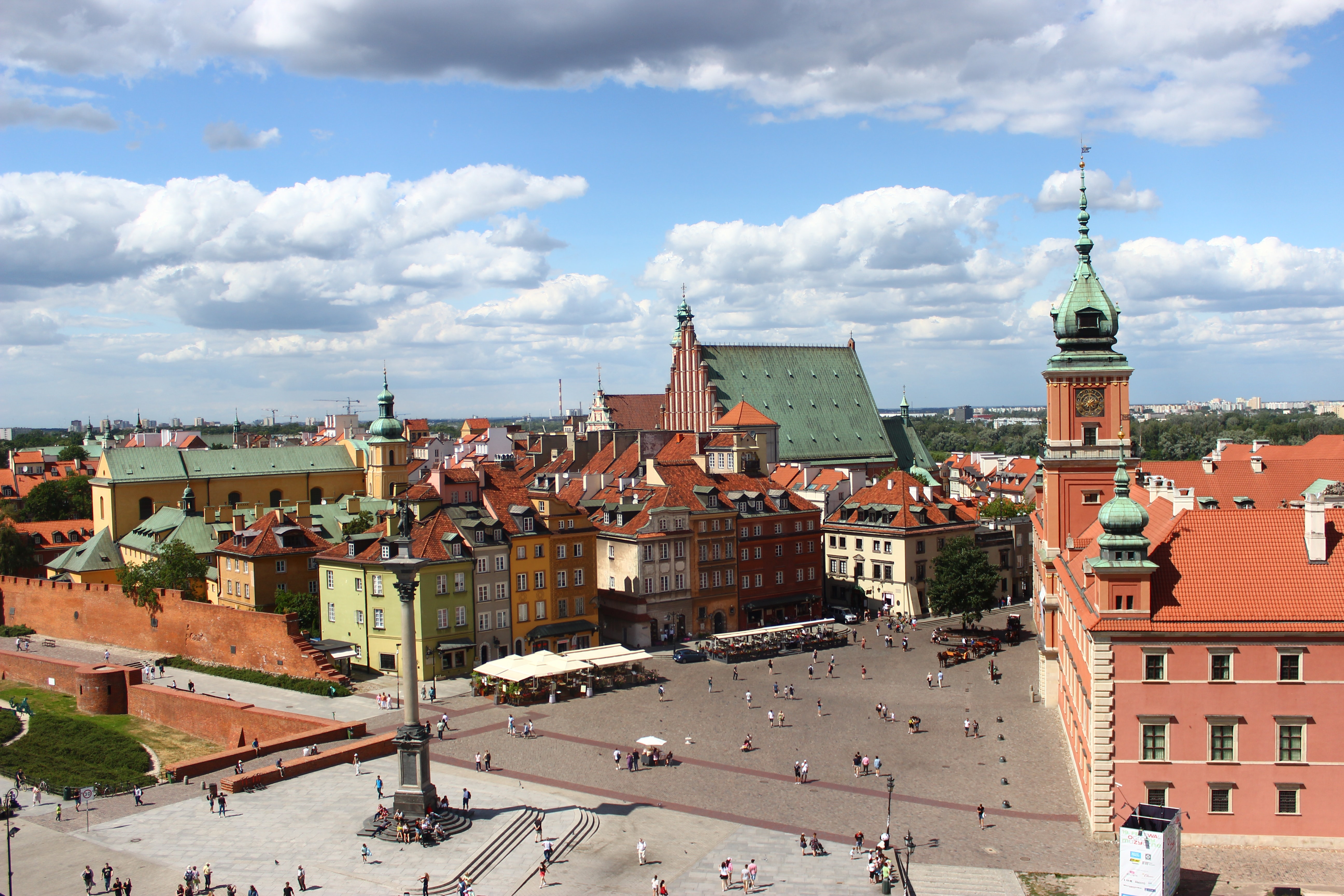 Travel Warsaw and 4 000 other cities like a local