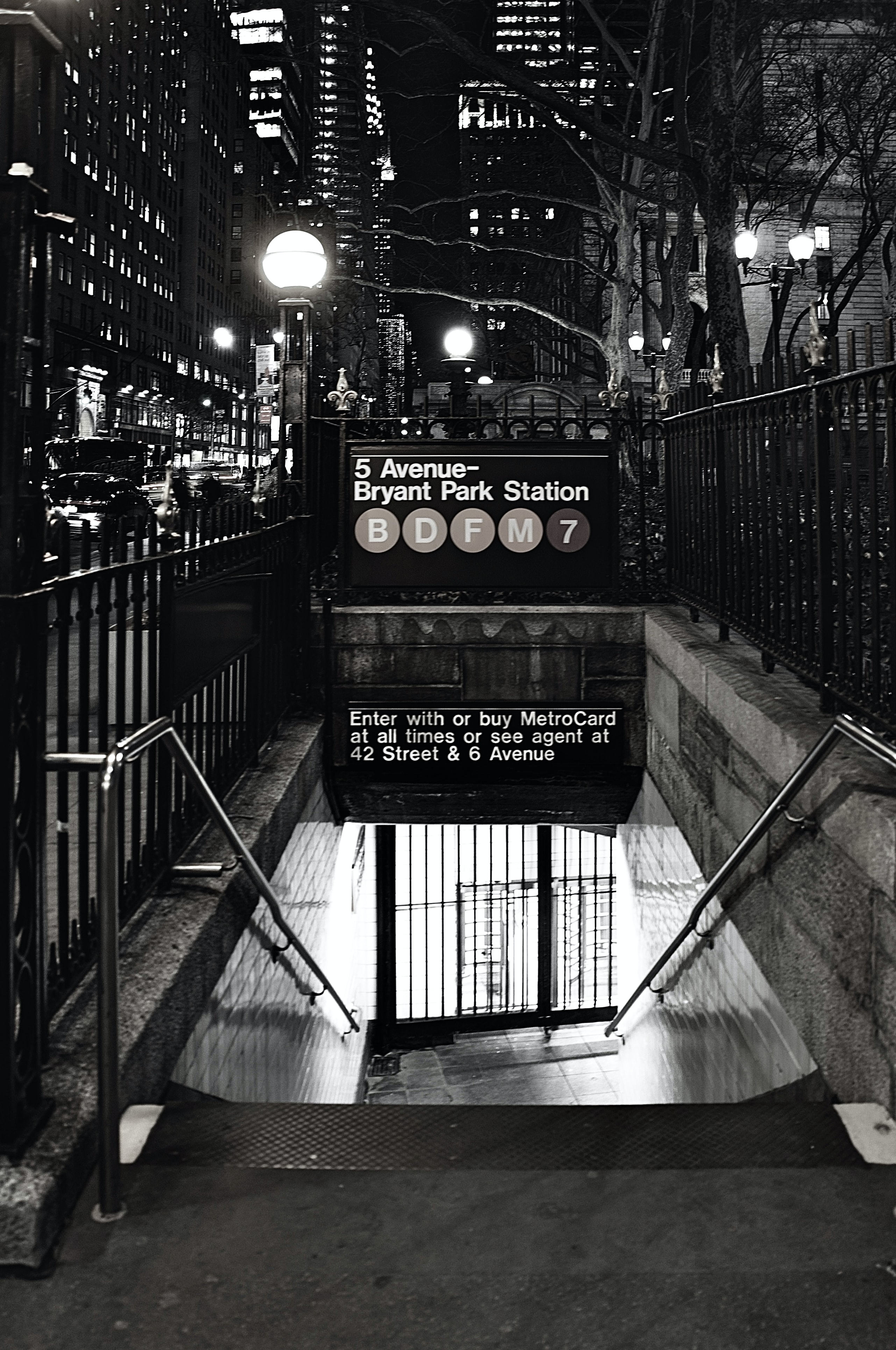 luggage storage near the met