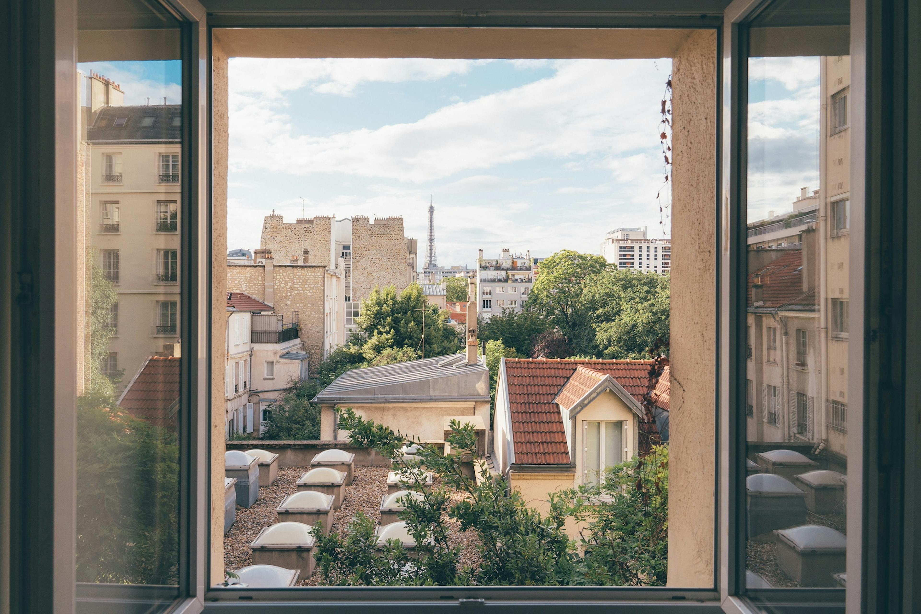 visit eiffel tower - Paris Attractions