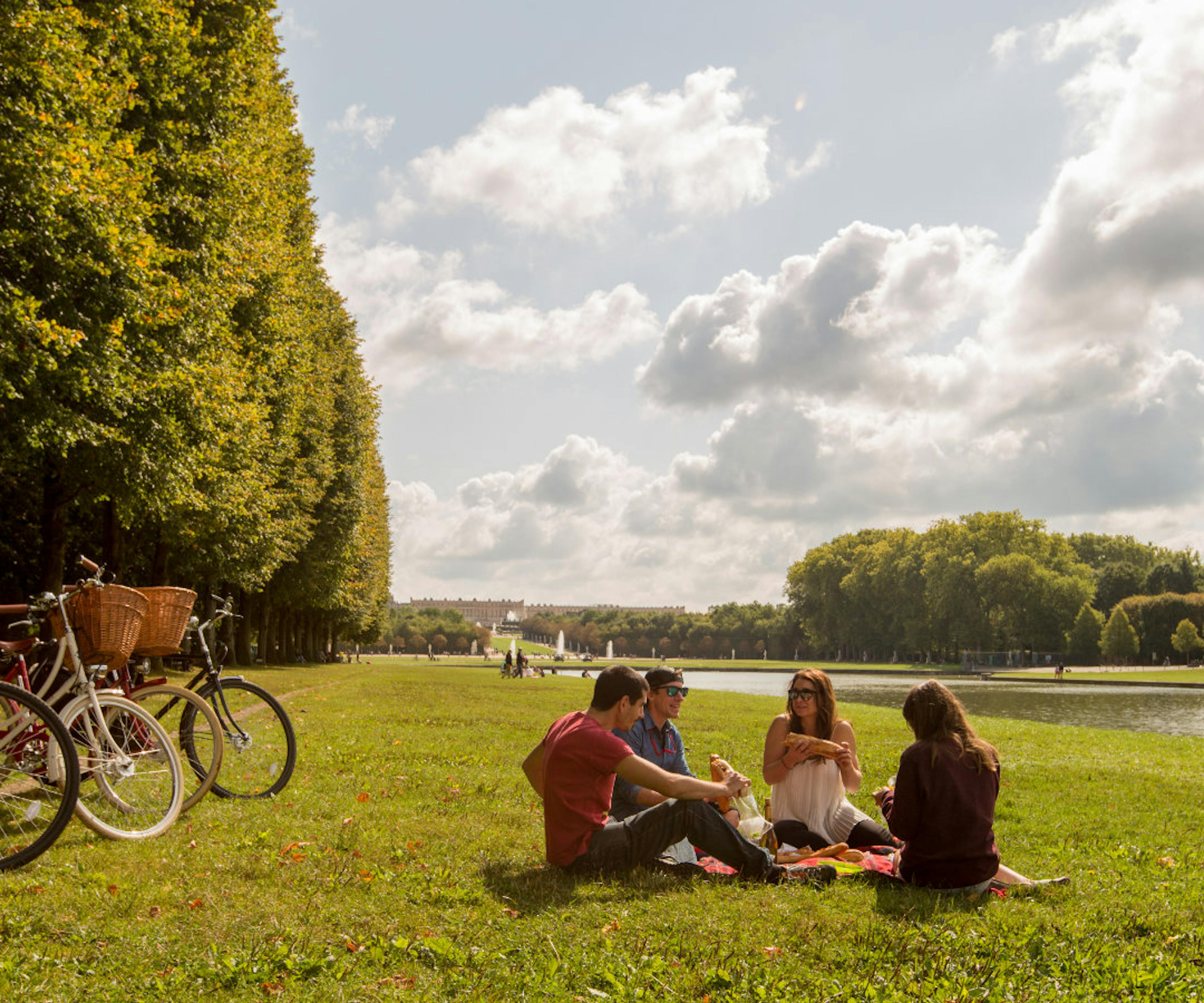 Versailles Food and Palace Bike Tour Picnic