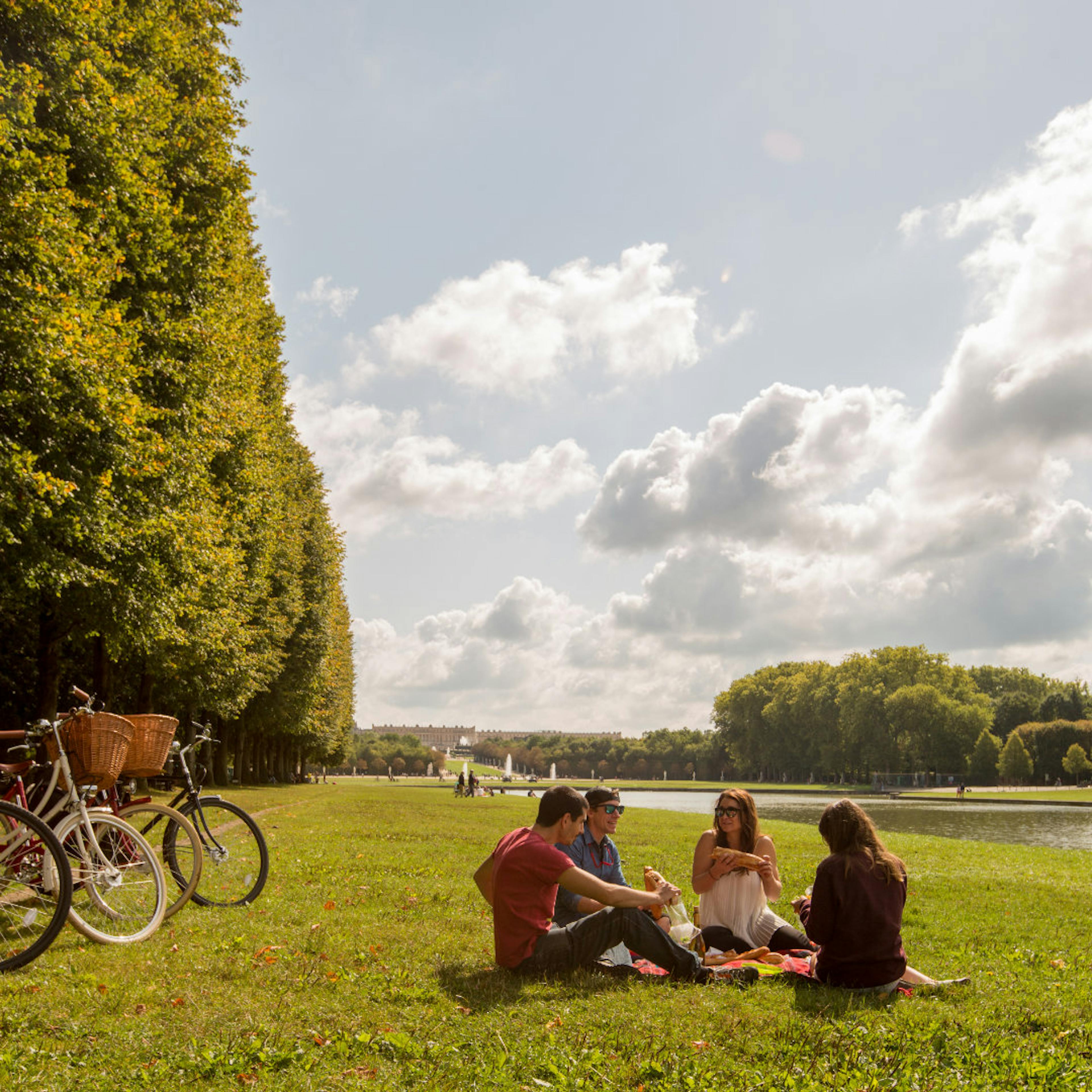 Versailles Food and Palace Bike Tour Picnic