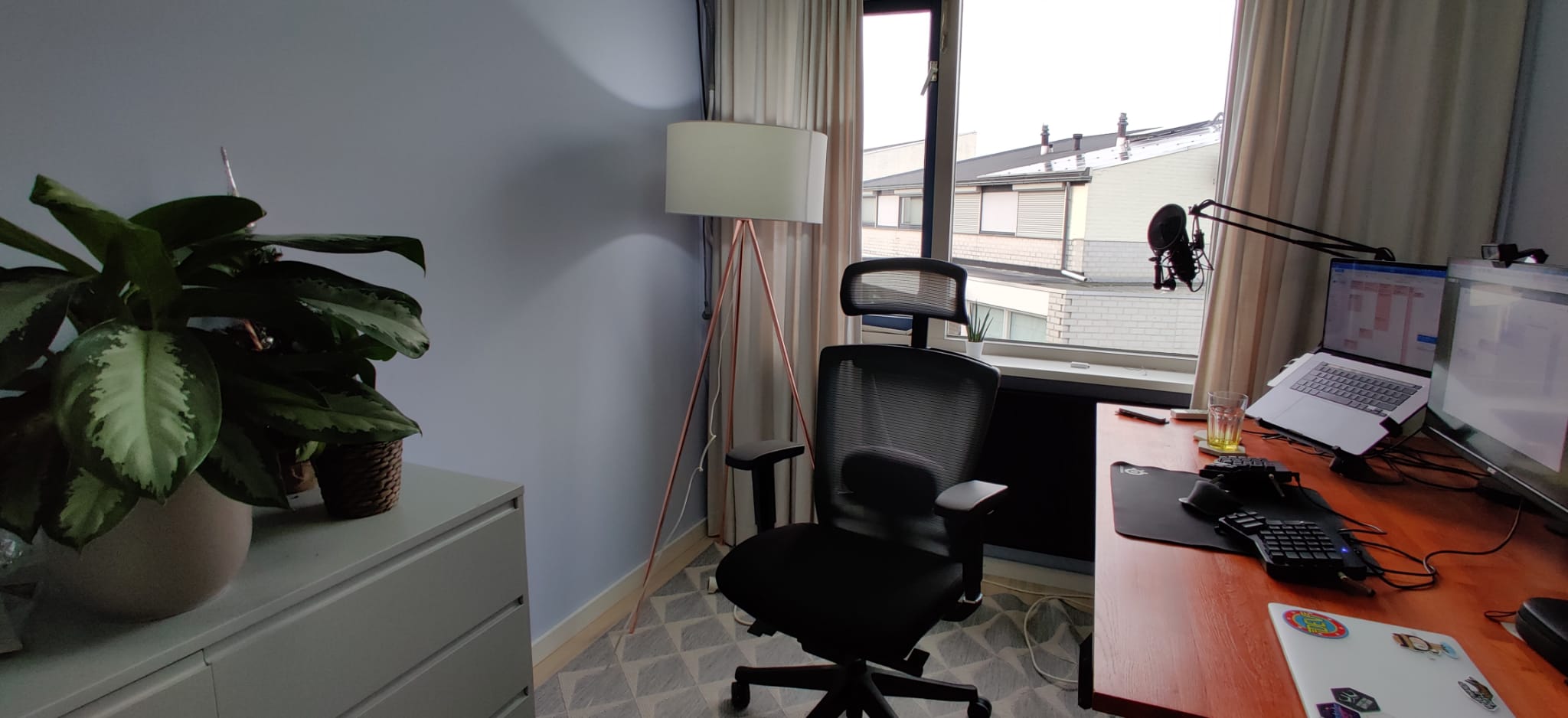 Een foto van ons thuiskantoor.